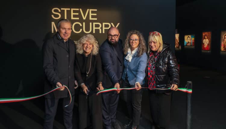 Trieste: al Salone degli incanti la mostra dedicata a Steve McCurry "Sguardi sul Mondo"