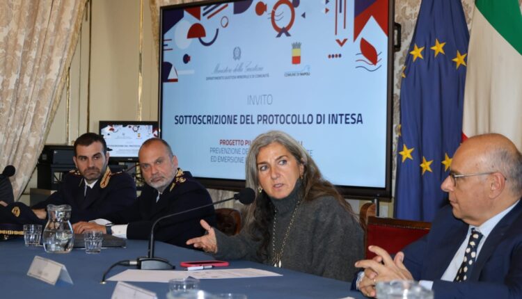 Napoli: firmato protocollo d'intesa del Progetto Pilota "Prevenzione dei reati commessi in rete ed emersione delle vittime della rete"