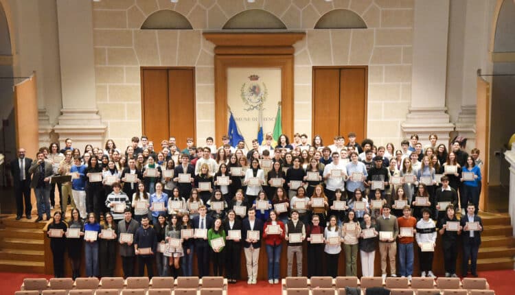 Brescia, premiazioni per l’eccellenza scolastica: 269 diplomati con 100 e lode