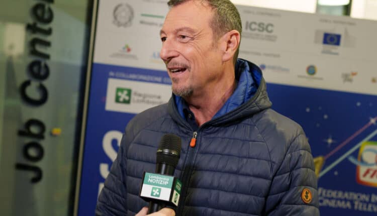 Milano, "Sport Movies & Tv": Amadeus, Ambrosini e Donadoni premiati a Palazzo Lombardia