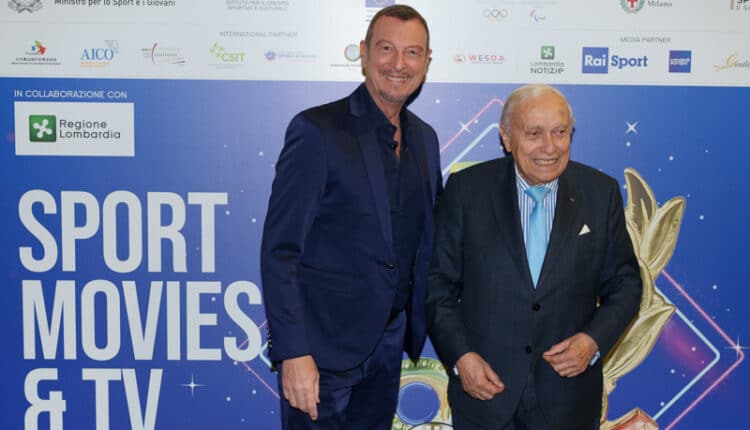 Milano, "Sport Movies & Tv": Amadeus, Ambrosini e Donadoni premiati a Palazzo Lombardia