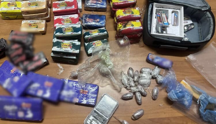 Roma: Arrestato 32enne per detenzione e spaccio di sostanze stupefacenti e denunciato 21enne per resistenza a Pubblico Ufficiale