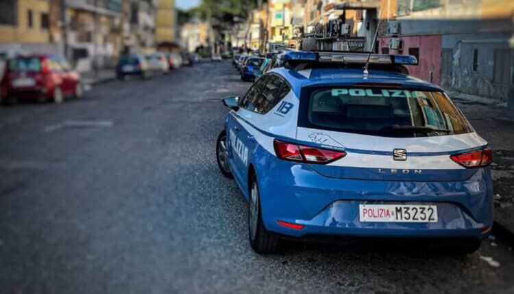 Arenella: ruba uno scooter e si scaglia contro gli agenti, arrestato dalla Polizia di Stato.