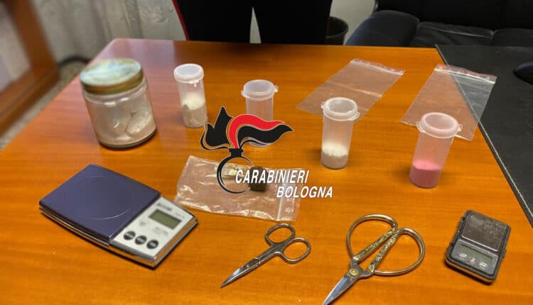 Bologna, detenzione di sostanze stupefacenti ai fini di spaccio. 2 arresti da parte dei Carabinieri