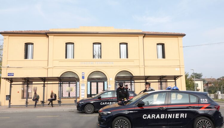 Bologna, servizio di controllo del territorio da parte dei Carabinieri. 1.052 persone identificate e 728 veicoli controllati