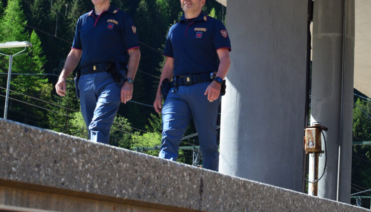 Brennero, tenta di rientrare illegalmente in Italia. La Polizia di Stato arresta pregiudicato straniero