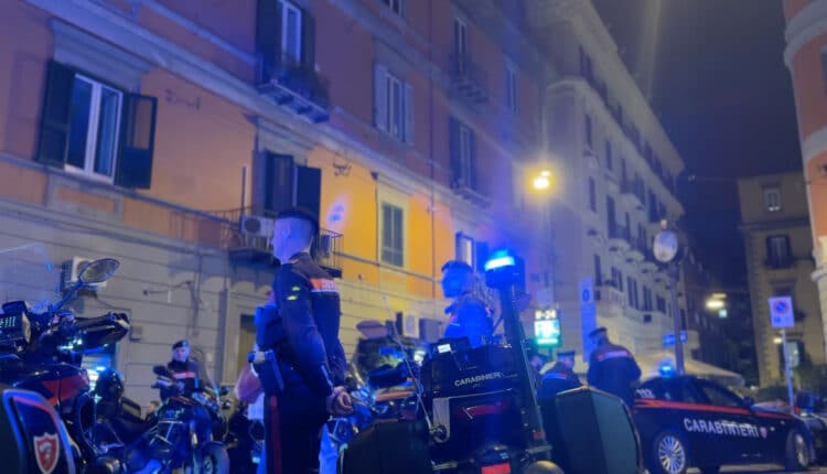Napoli, controlli tra i locali di Chiaia: armi e sanzioni in aumento