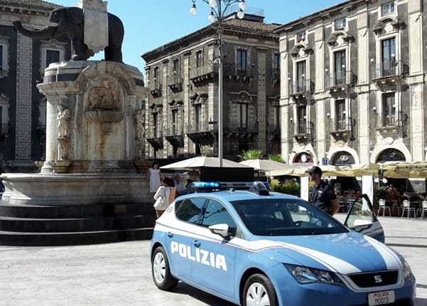 Catania, la Polizia di Stato procede al fermo di quattro scafisti per il reato di favoreggiamento aggravato dell'immigrazione clandestina