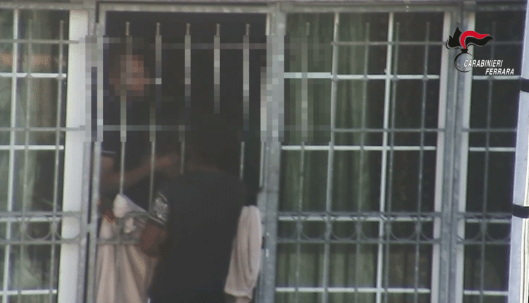 Comacchio, smantellata centrale dello spaccio a Lido degli Estensi. In manette due noti pregiudicati della zona