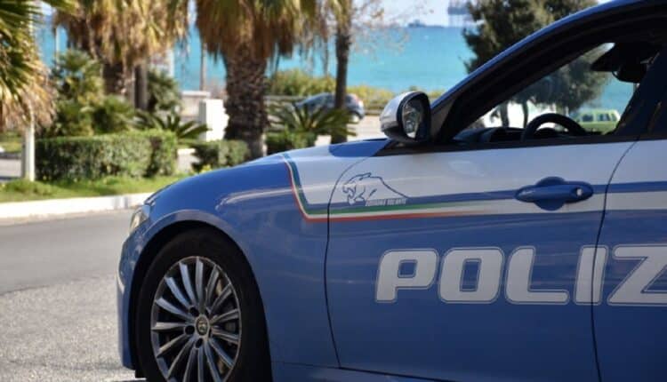 Corigliano-Rossano, arrestato dagli uomini della Polizia di Stato un trentaquattrenne, pregiudicato, per detenzione di sostanza stupefacente ai fini dello spaccio, denunciato anche per detenzione illegale di arma