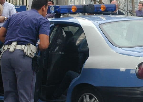 Cosenza: arrestati in flagranza dagli Agenti della Squadra volante per furto di autovettura.