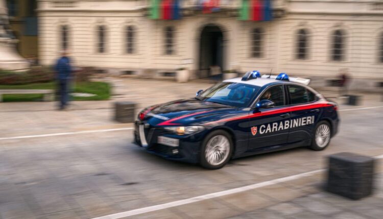 Domodossola, giovane donna colpita da provvedimento di allontanamento dalla casa familiare, si ubriaca, entra nell'abitazione ed aggredisce l'ex marito. Arrestata dai Carabinieri