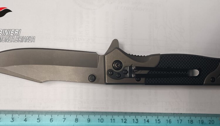 Brugherio: 16enne denunciato dai Carabinieri per porto abusivo di arma bianca
