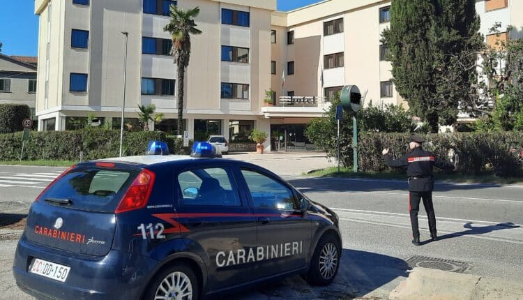 Ferentino: 31enne violento maltratta la moglie, i Carabinieri gli notificano un provvedimento di divieto di avvicinamento alla vittima.
