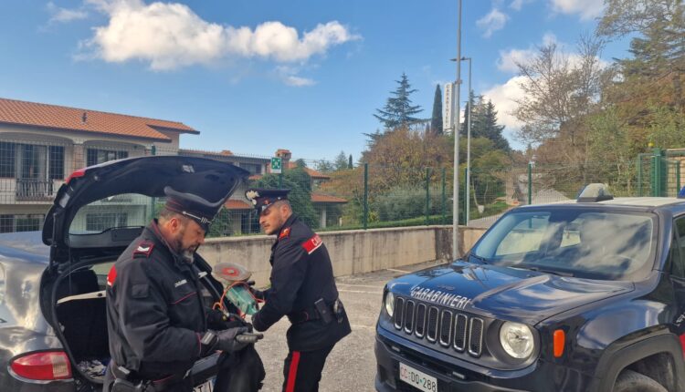 Fossato di Vico, furti in abitazione. I Carabinieri inseguono una autovettura rubata con all'interno arnesi da scasso. Gli occupanti si danno alla fuga