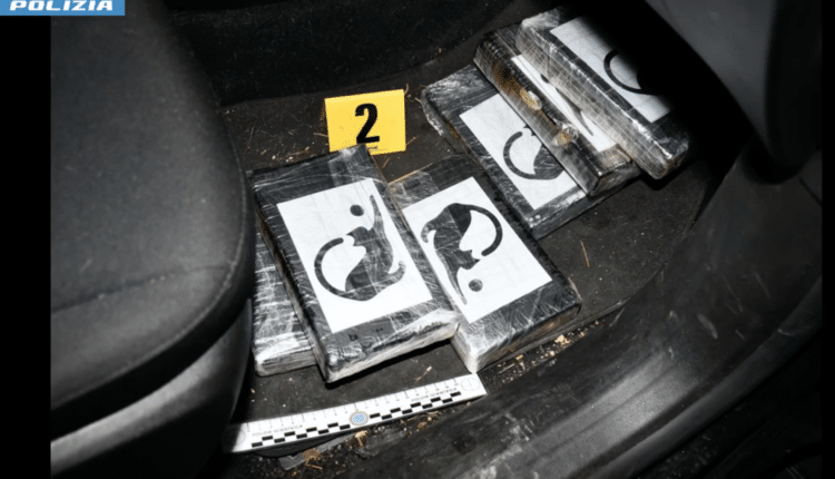 Genova, vasta operazione antidroga della Polizia di Stato