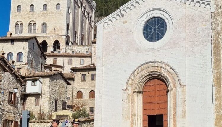 Gubbio, ruba un tablet a un controllore del treno e gira a bordo di scooter rubati, i Carabinieri arrestano un 17enne