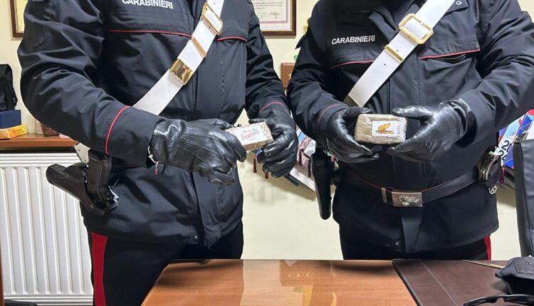 San Pietro Infine: Procedevano a velocità sostenuta ed erano in possesso di 5 panetti di hashish, arrestati due 25enni
