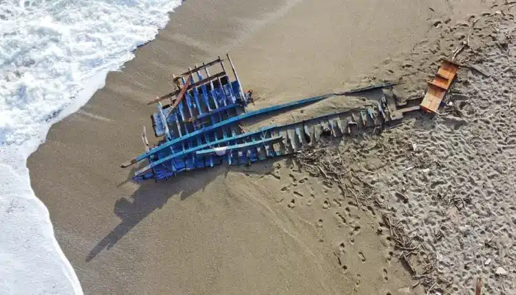 Naufragio di Cutro: la procura rinvia a Giusi 6 militari indagati.