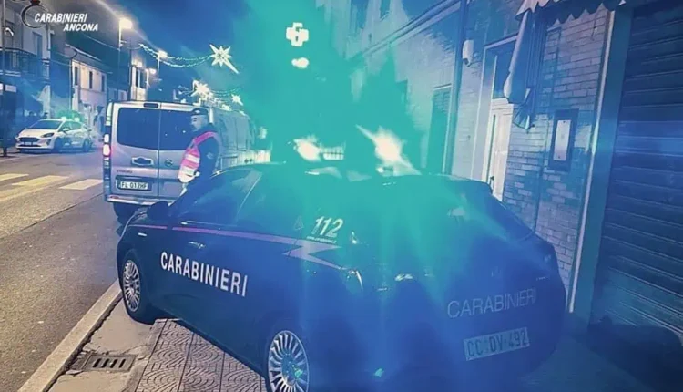 Loreto: arrestato dai Carabinieri, per resistenza a pubblico ufficiale e lesioni personali, un 53enne del luogo già noto alle forze dell'ordine.