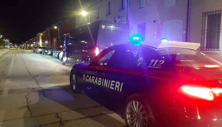 Lugo, bagarre al centro commerciale. Arresto dei Carabinieri