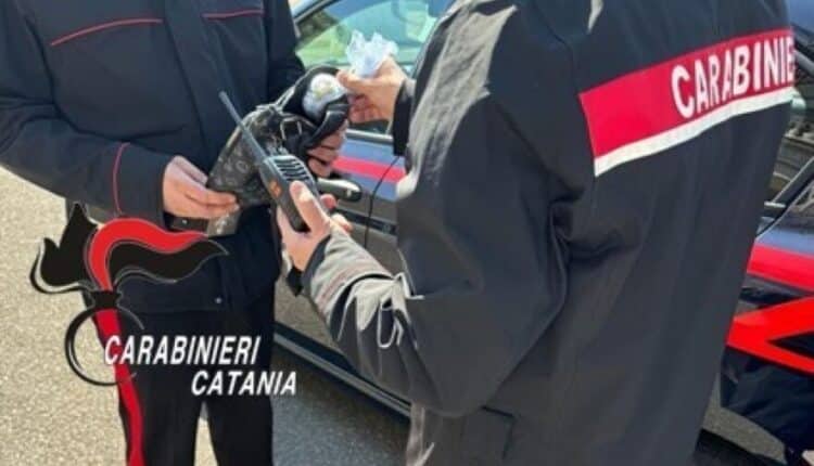 Misterbianco: Carabiniere libero dal servizio sorprende uno spacciatore, arrestato