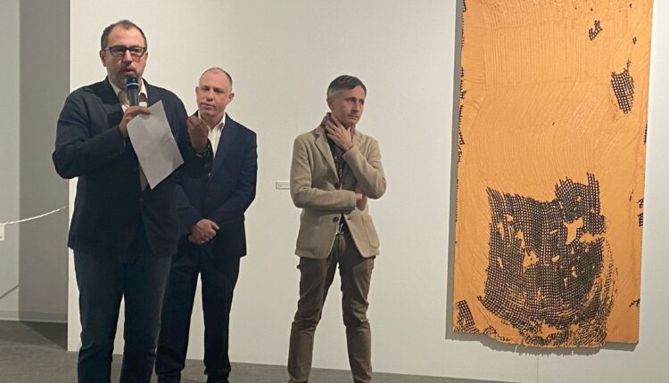 Milano, inaugurata a Palazzo Lombardia la mostra "Alexis Harding: 20 years 20 seconds"