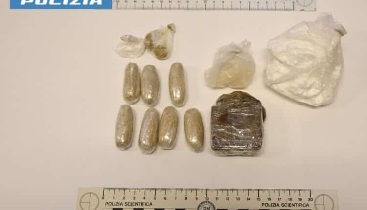 Mazara del Vallo: contrasto allo spaccio di cocaina e crack, la Polizia di Stato arresta una donna.