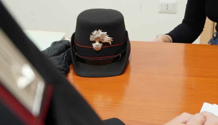 Mondragone, litiga con la compagna e la chiude nel garage. I Carabinieri liberano la donna e arrestano il compagno