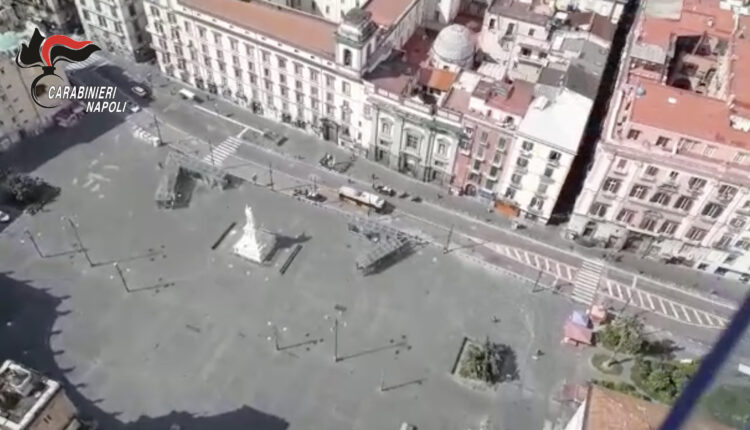 Napoli, blitz dei carabinieri a piazza Dante. 22 scooter sequestrati