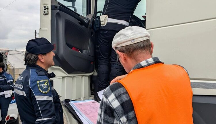 Napoli, controlli congiunti con il Ministero dei Trasporti su mezzi pesanti da parte della Polizia di Stato