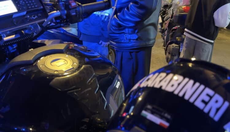 Napoli, minorenni con nelle tasche un coltello a scatto. Anche questo nel sabato sera di controlli dei Carabinieri