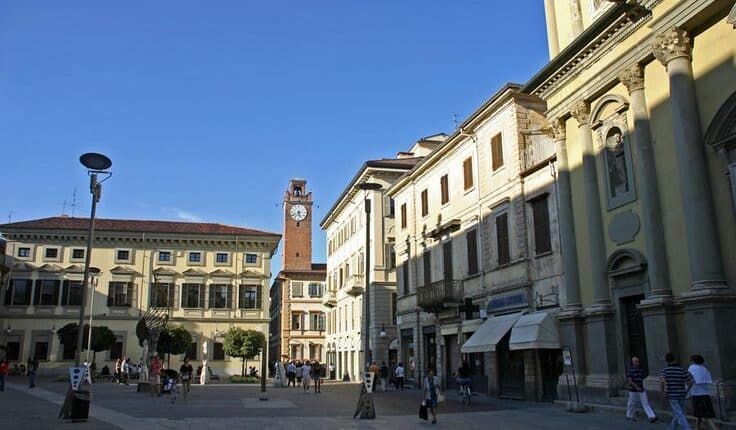 Novara: Controlli del territorio ad "Alto Impatto", controllate 1135 persone e 22 esercizi commerciali