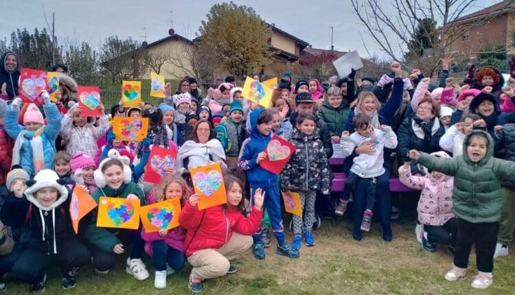 Asti: inaugurata la Panchina della Gentilezza nella Festa dell'Albero