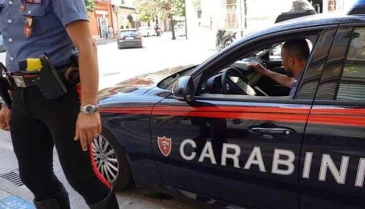 Palma Campania, stalking condominiale. 54enne arrestato dai Carabinieri. Minaccia i vicini con un coltello da cucina