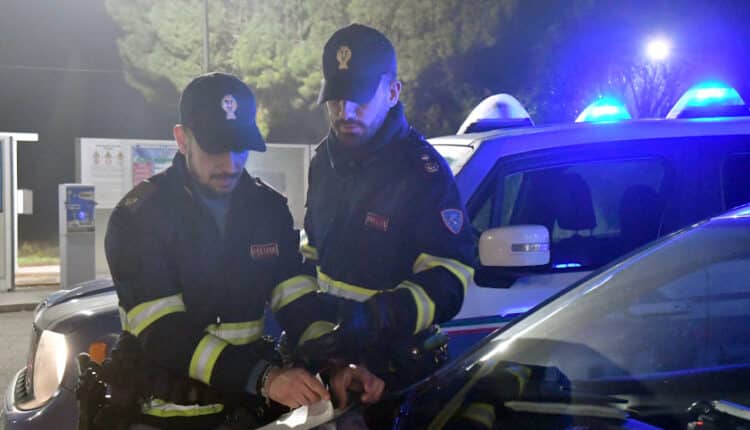 Ravenna: Controlli anti alcol e droga della Polizia di Stato, via la patente a otto automobilisti.