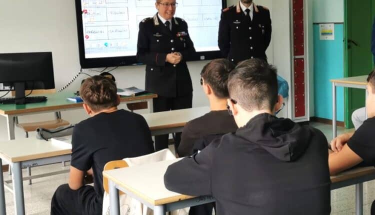Tolentino: i Carabinieri promuovono la legalità con incontri nelle scuole