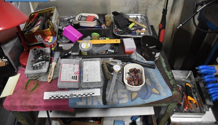 Sant'Anastasia, scoperta officina per la preparazione delle armi. La Polizia di Stato trae in arresto due uomini