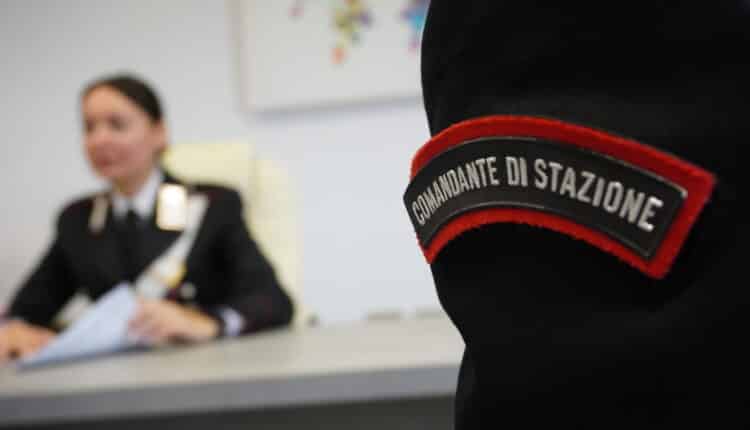 Santa Maria Capua Vetere, nonostante il divieto di avvicinamento alla moglie la insegue e la minaccia. 61enne arrestato dai Carabinieri