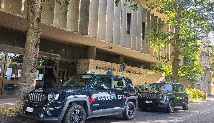 Sinalunga, Carabinieri e Guardia di Finanza eseguono un'ordinanza di misura cautelare per il reato di sfruttamento di lavoratori