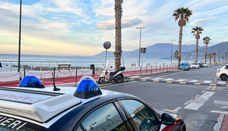 Ventimiglia, aggredito per rubargli il cellulare e sette euro. Arrestati dai Carabinieri