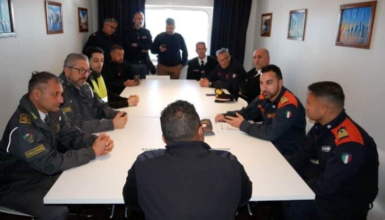 Gallipoli: esercitazione di security portuale, allarme bomba su nave da crociera e intervento degli artificieri