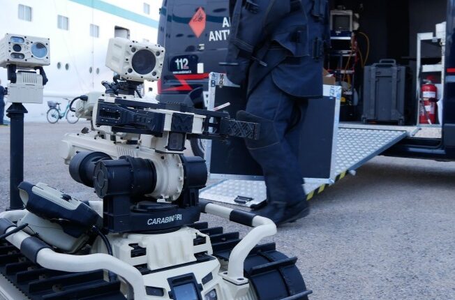 Gallipoli: esercitazione di security portuale, allarme bomba su nave da crociera e intervento degli artificieri