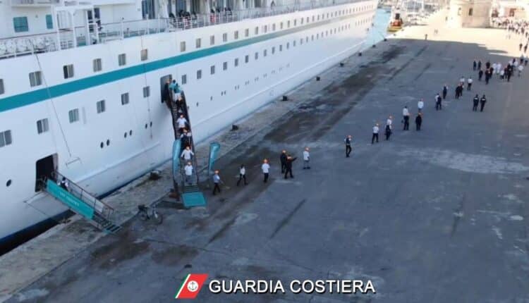 Gallipoli: esercitazione di security portuale, allarme bomba su nave da crociera e intervento degli artificieri