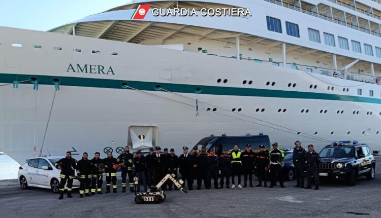 Gallipoli: esercitazione di security portuale, allarme bomba su nave da crociera e intervento degli artificieri