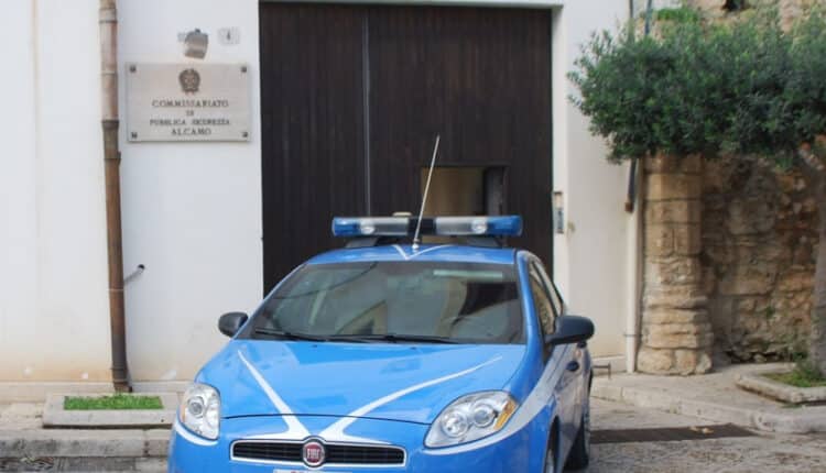 Alcamo: arrestati dalla Polizia di Stato cittadino marocchino per rapine e giovane pregiudicato locale per furti