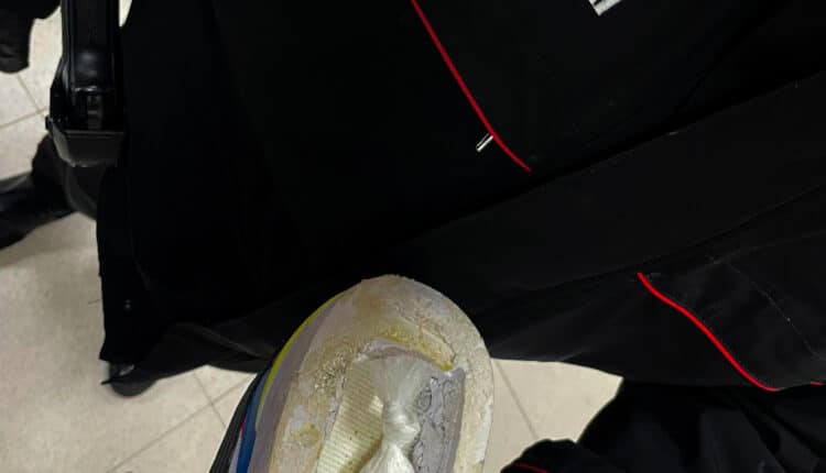 Caivano: Nascondeva la droga nei doppifondi di scarpe e lattine, arrestato 56enne recidivo