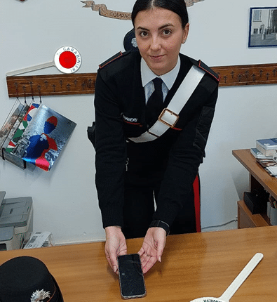 Portoferraio: sottrae il telefono ad una donna, denunciato 43enne stranieri dai Carabinieri