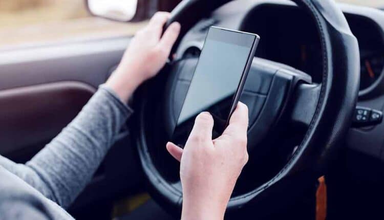 Sassari, uso del telefono alla guida: già 705 sanzioni nel 2024