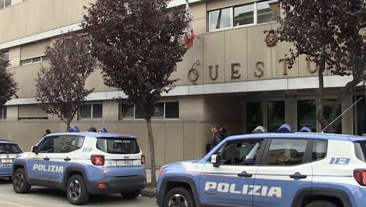 Cosenza, controlli della Polizia di Stato: coppia arrestata per detenzione di cocaina e di cartucce per pistola